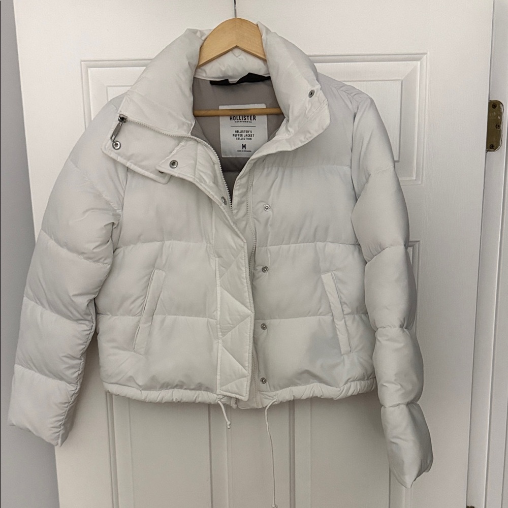 Hollister Women's White Puffer Jacket
